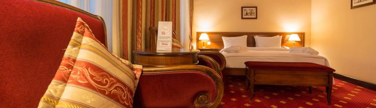 Grand Tien Shan Hotel อัลมาตี ภายนอก รูปภาพ