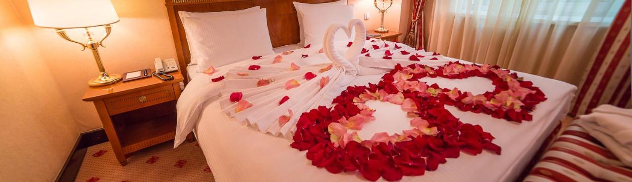 Grand Tien Shan Hotel อัลมาตี ภายนอก รูปภาพ