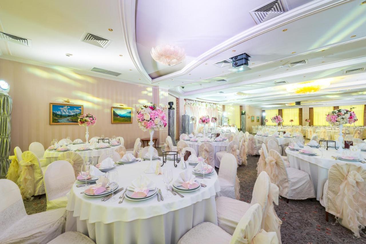 Grand Tien Shan Hotel อัลมาตี ภายนอก รูปภาพ