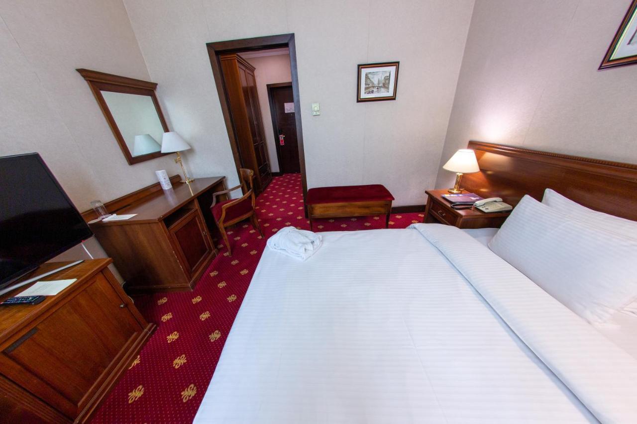 Grand Tien Shan Hotel อัลมาตี ภายนอก รูปภาพ