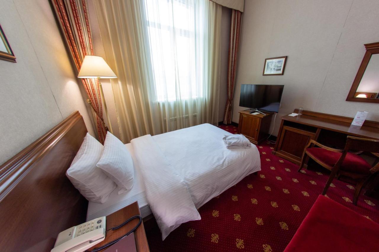 Grand Tien Shan Hotel อัลมาตี ภายนอก รูปภาพ