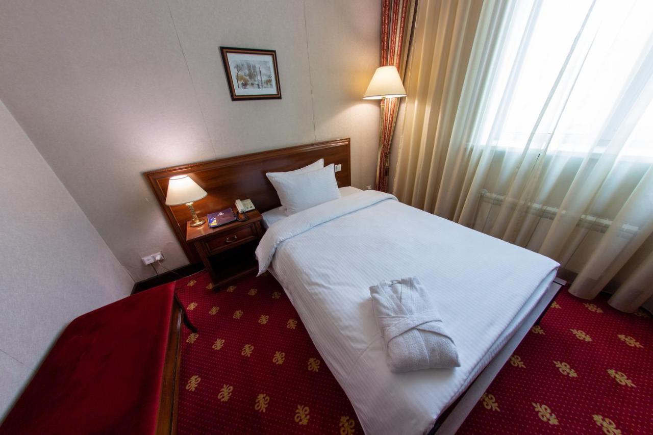Grand Tien Shan Hotel อัลมาตี ภายนอก รูปภาพ