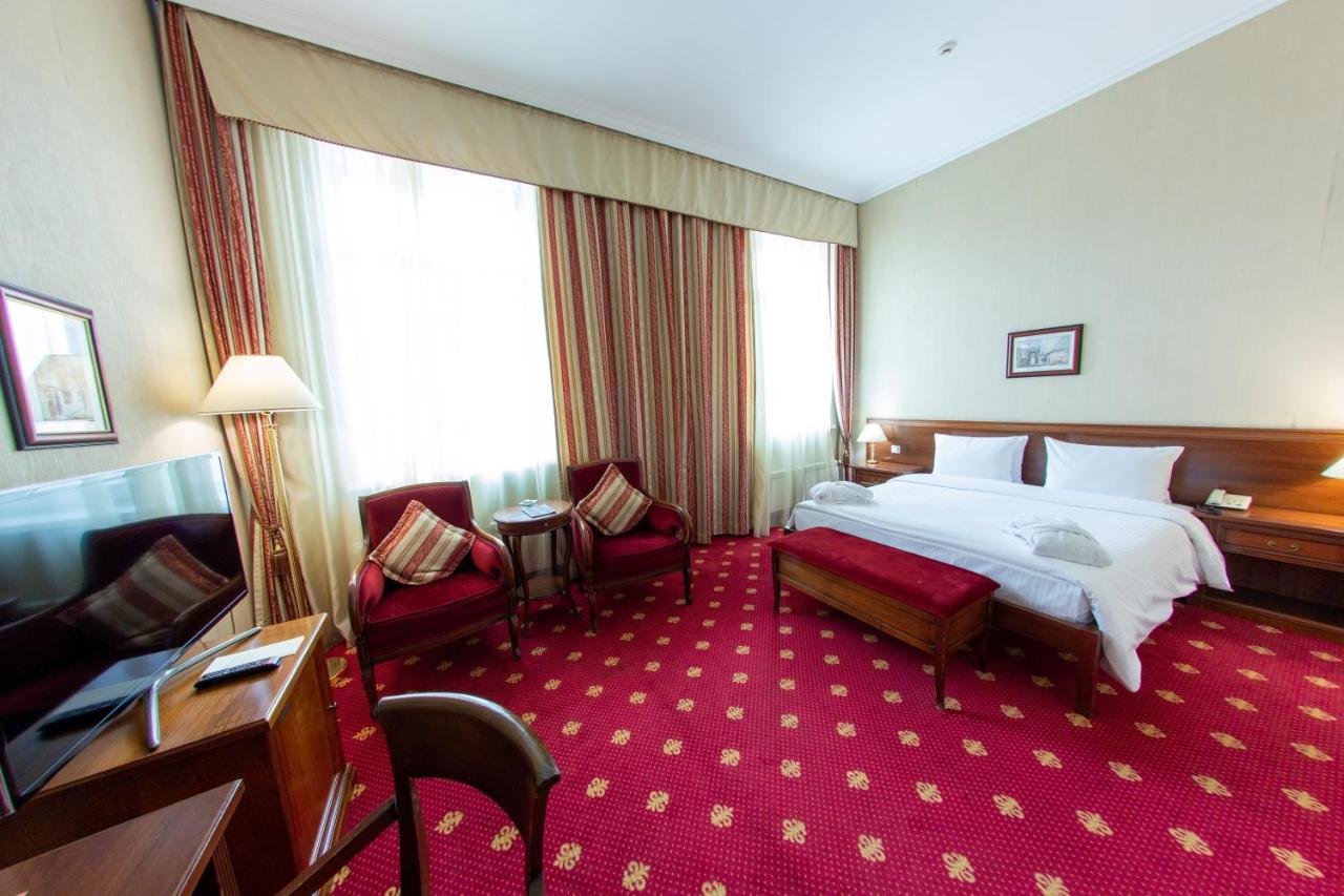 Grand Tien Shan Hotel อัลมาตี ภายนอก รูปภาพ