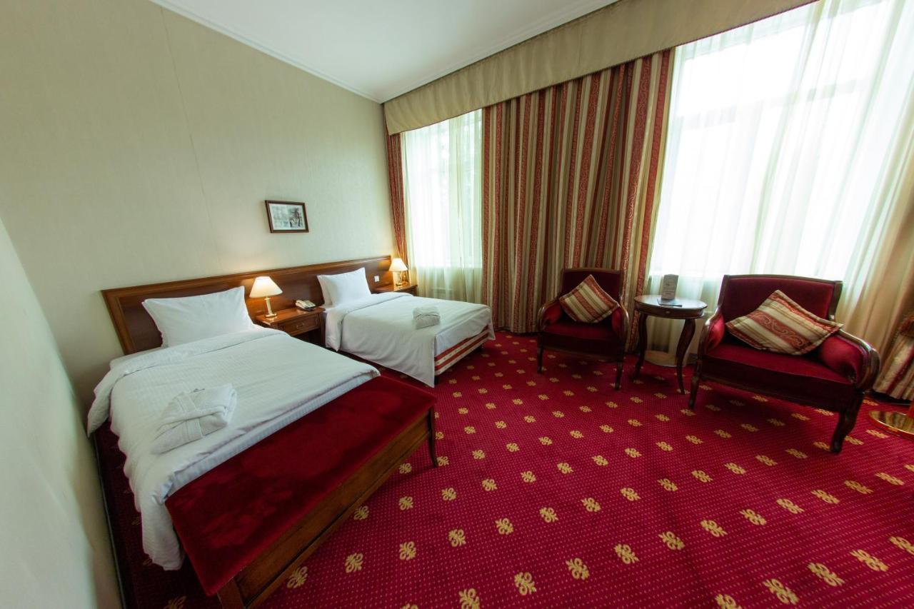 Grand Tien Shan Hotel อัลมาตี ภายนอก รูปภาพ