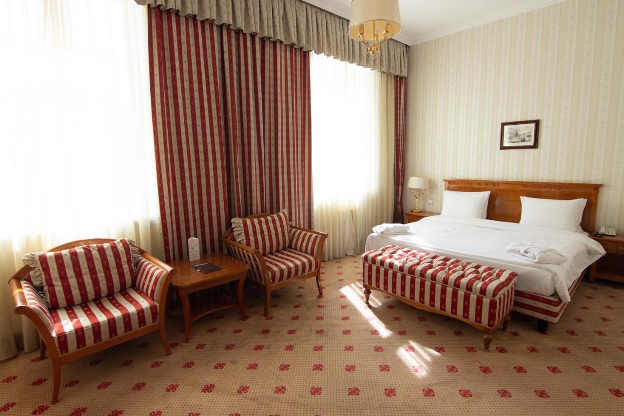 Grand Tien Shan Hotel อัลมาตี ภายนอก รูปภาพ