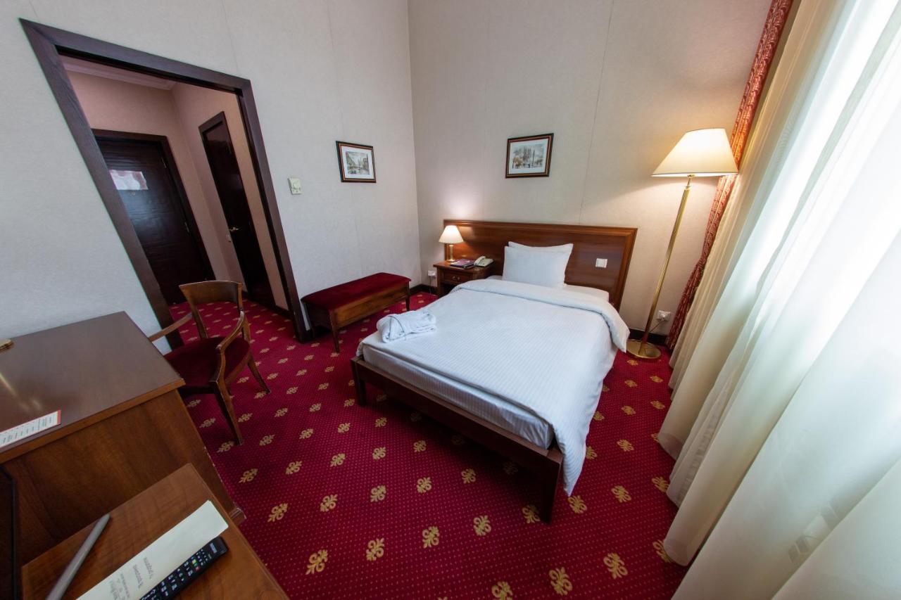 Grand Tien Shan Hotel อัลมาตี ภายนอก รูปภาพ