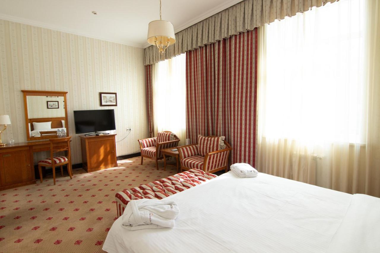 Grand Tien Shan Hotel อัลมาตี ภายนอก รูปภาพ