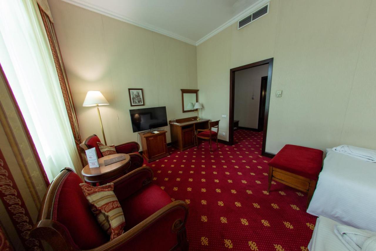 Grand Tien Shan Hotel อัลมาตี ภายนอก รูปภาพ