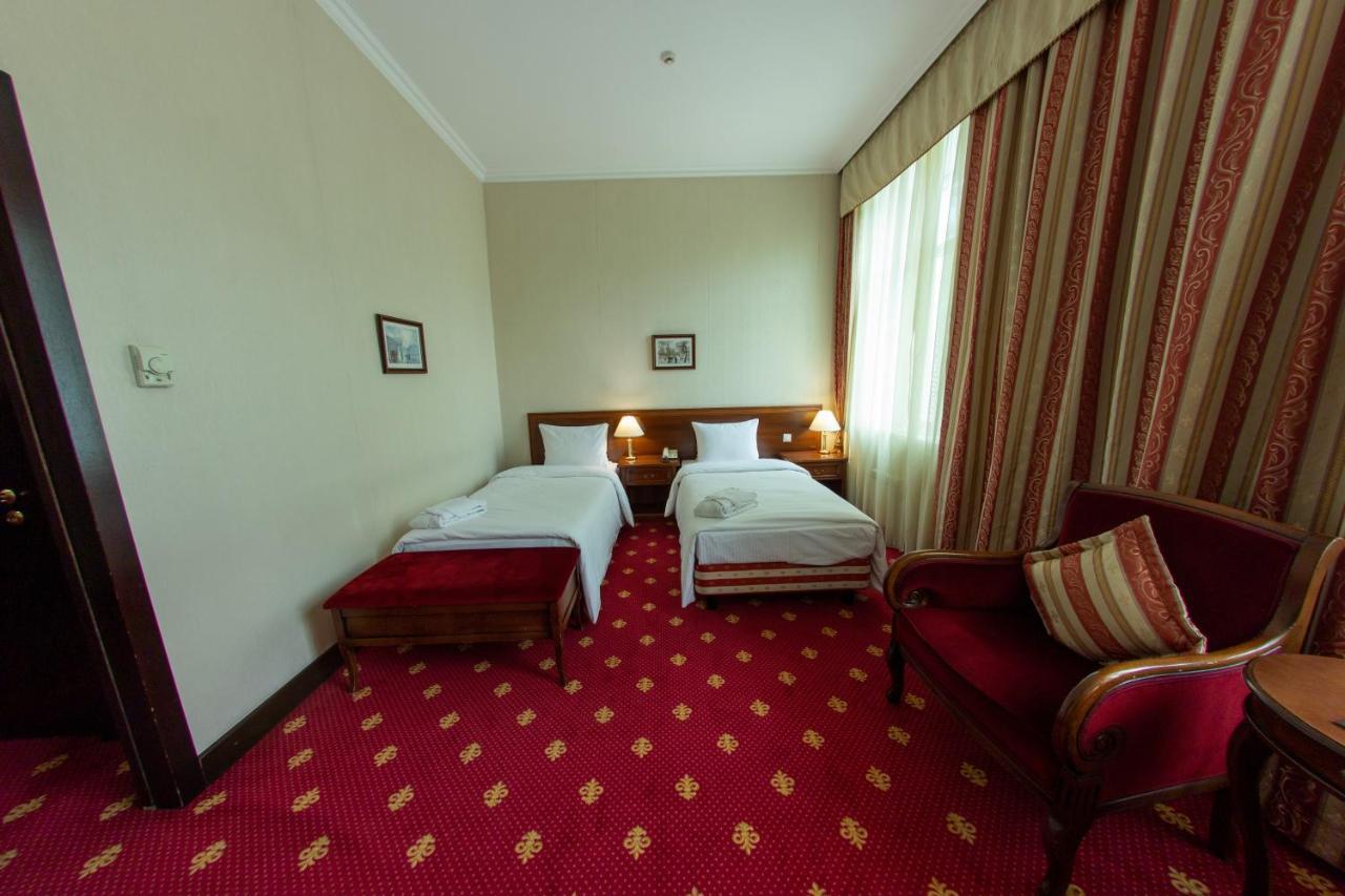 Grand Tien Shan Hotel อัลมาตี ภายนอก รูปภาพ