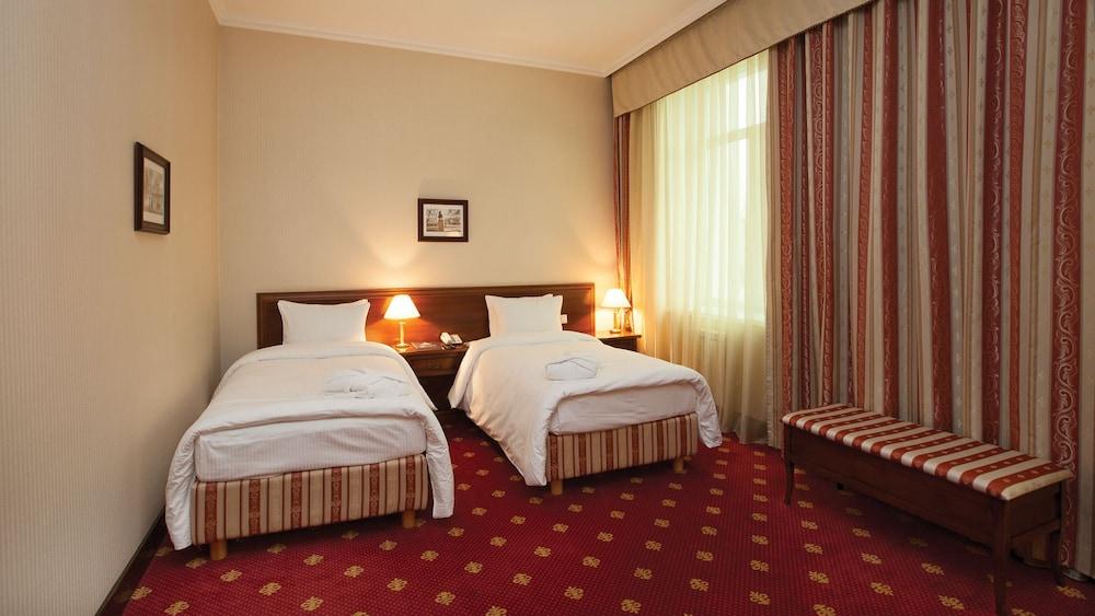 Grand Tien Shan Hotel อัลมาตี ภายนอก รูปภาพ