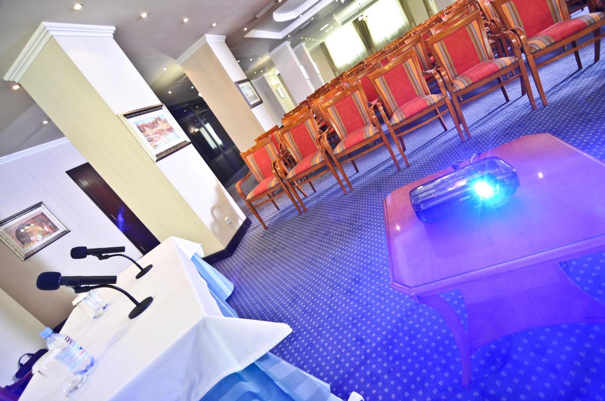 Grand Tien Shan Hotel อัลมาตี ภายนอก รูปภาพ