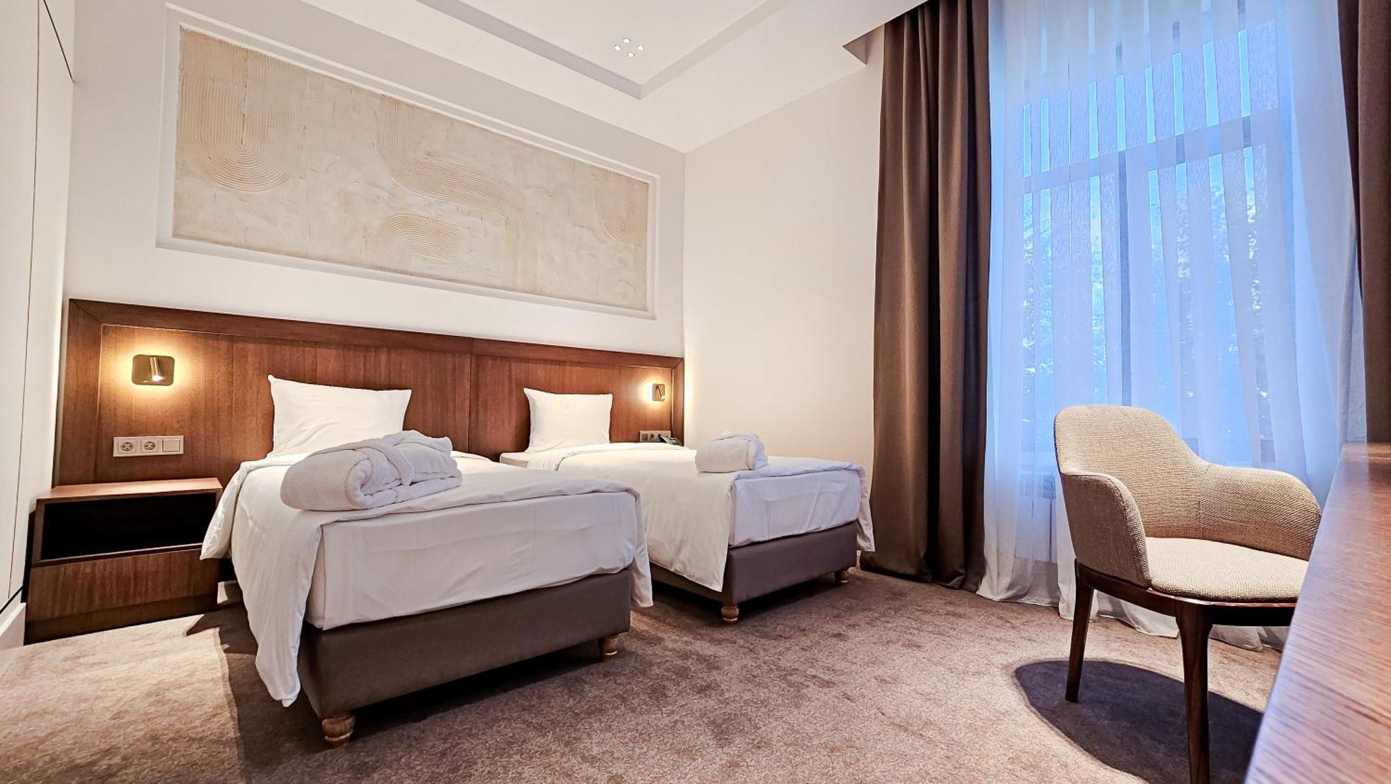 Grand Tien Shan Hotel อัลมาตี ภายนอก รูปภาพ