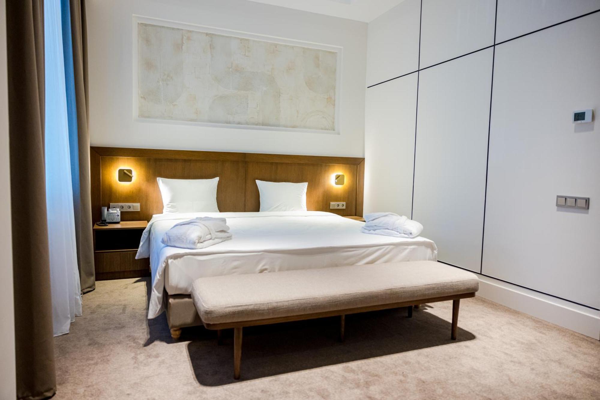 Grand Tien Shan Hotel อัลมาตี ภายนอก รูปภาพ