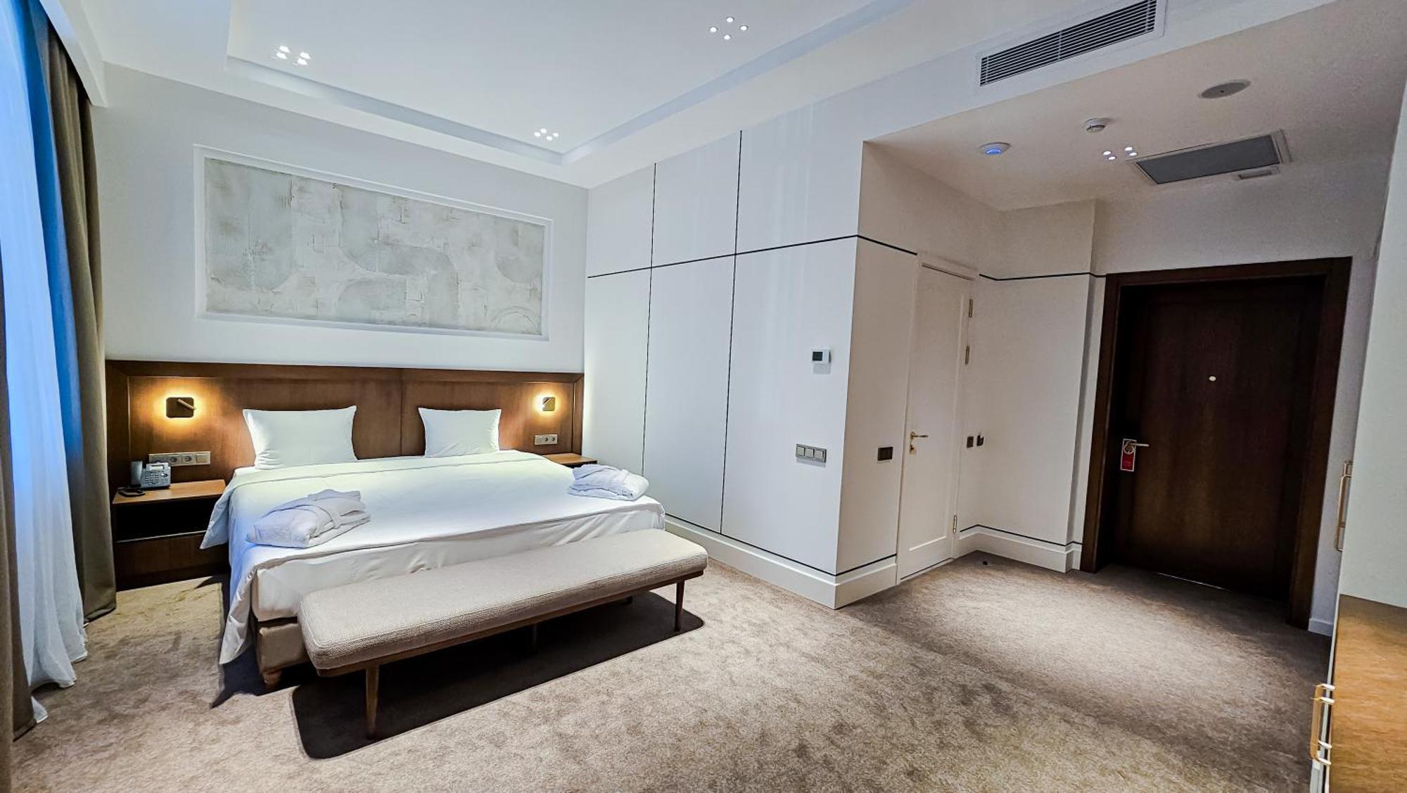 Grand Tien Shan Hotel อัลมาตี ภายนอก รูปภาพ