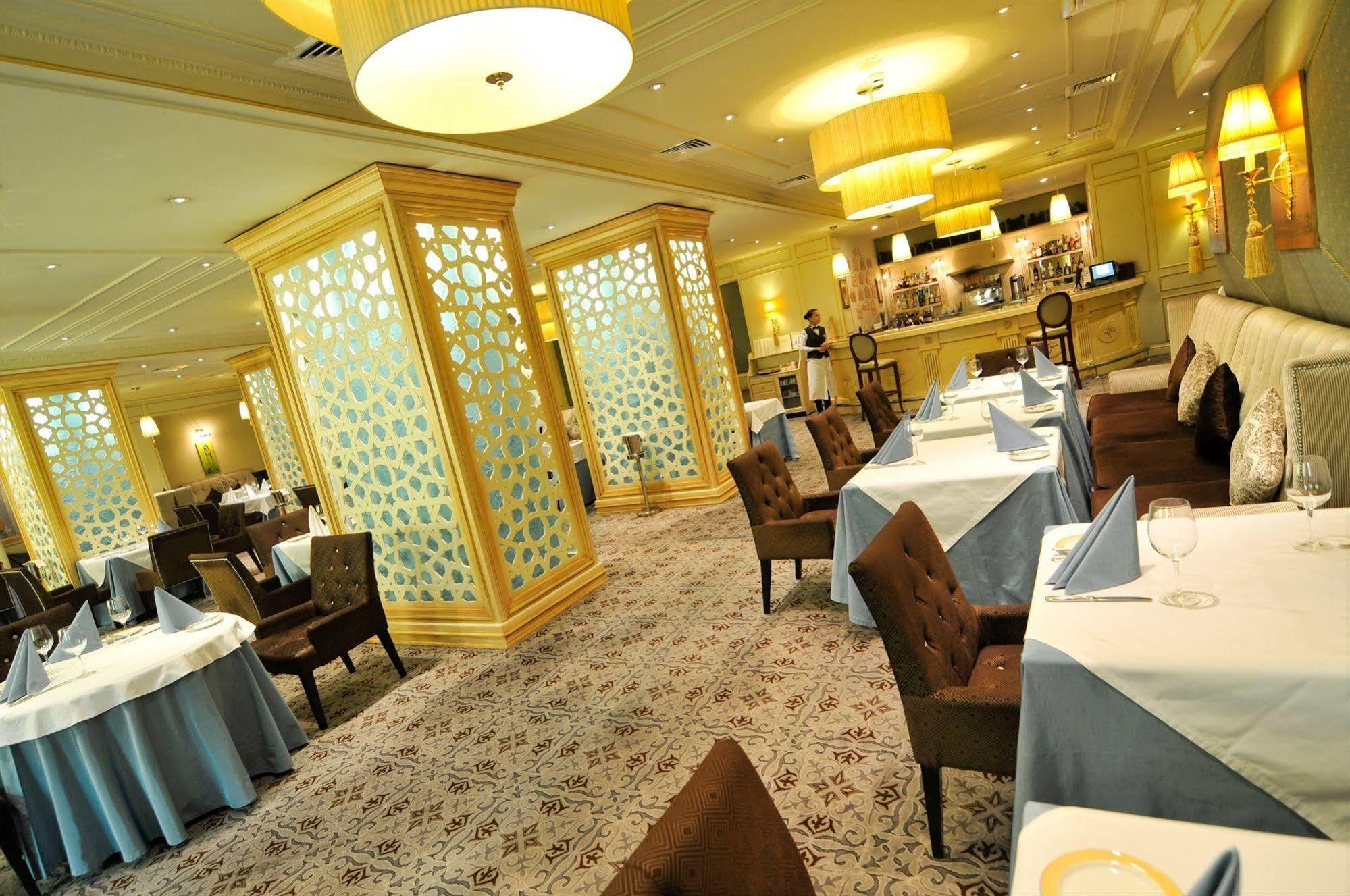 Grand Tien Shan Hotel อัลมาตี ร้านอาหาร รูปภาพ